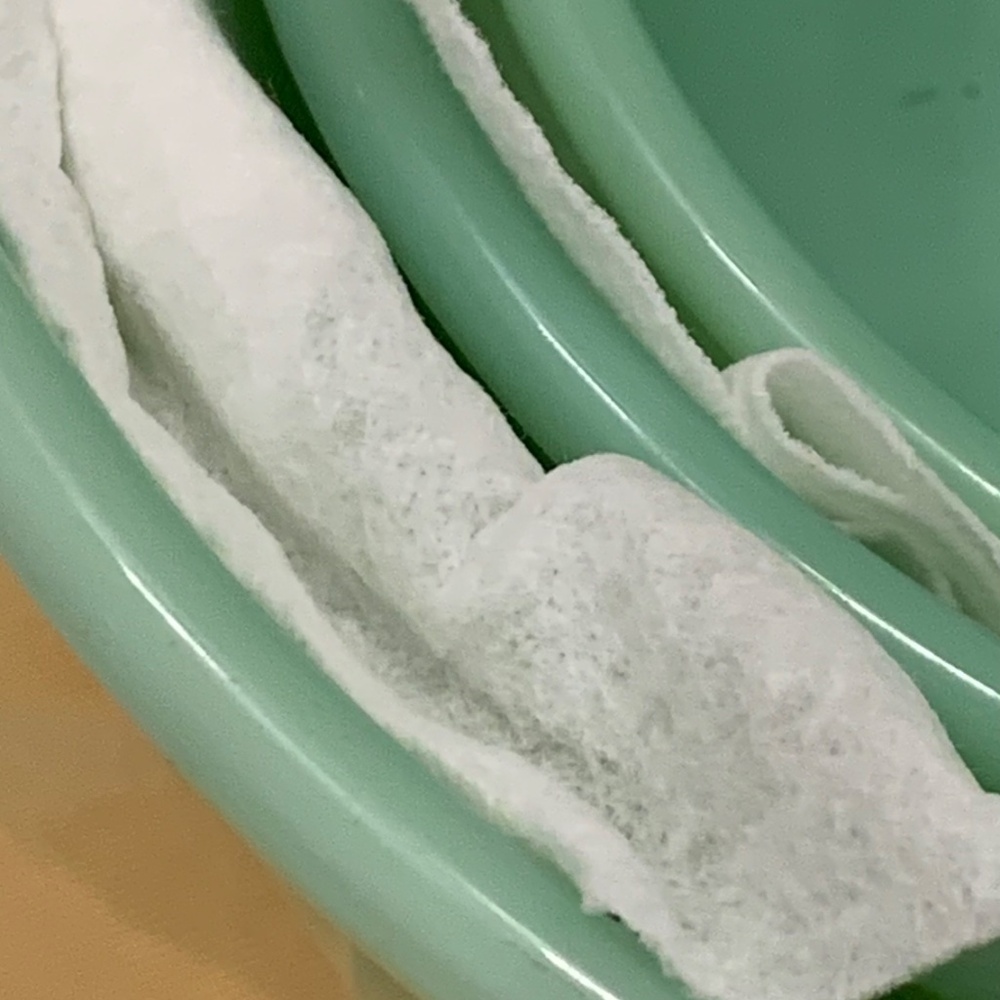 Fire King.   Rare Set of 4 Bowls.. Wavy pattern - Picture 5 of 8